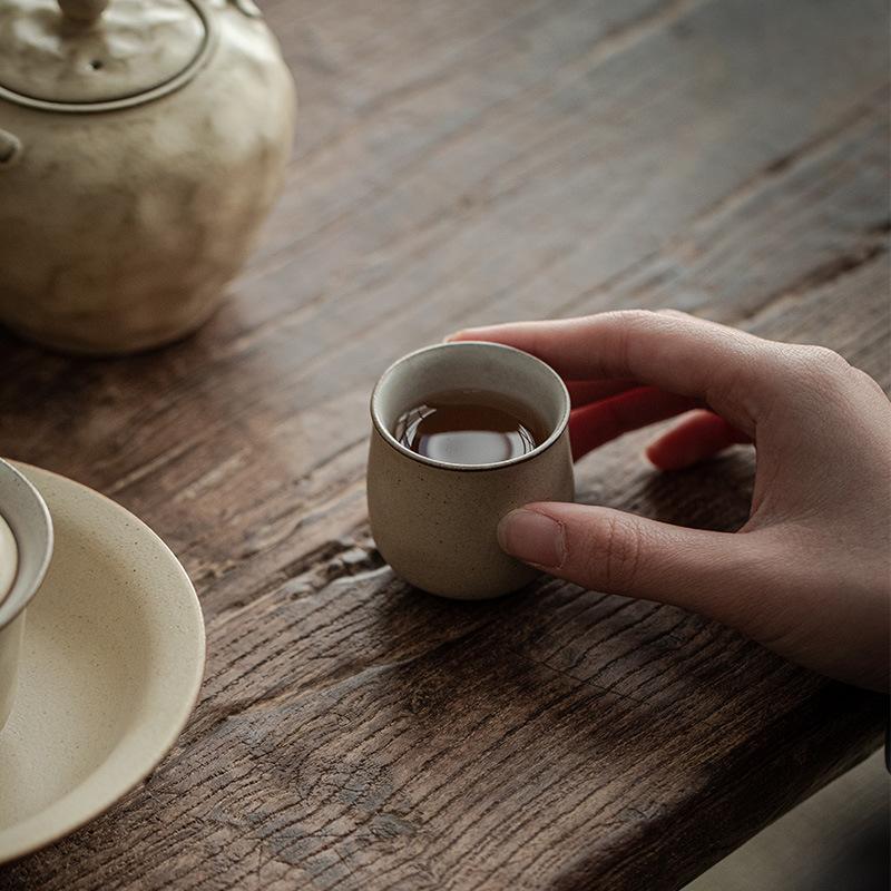 Taza de té pequeña de cerámica gruesa estilo japonés juego de té Kung Fu taza de té de barro antiguo estilo wabi-sabi taza de té individual para el hogar