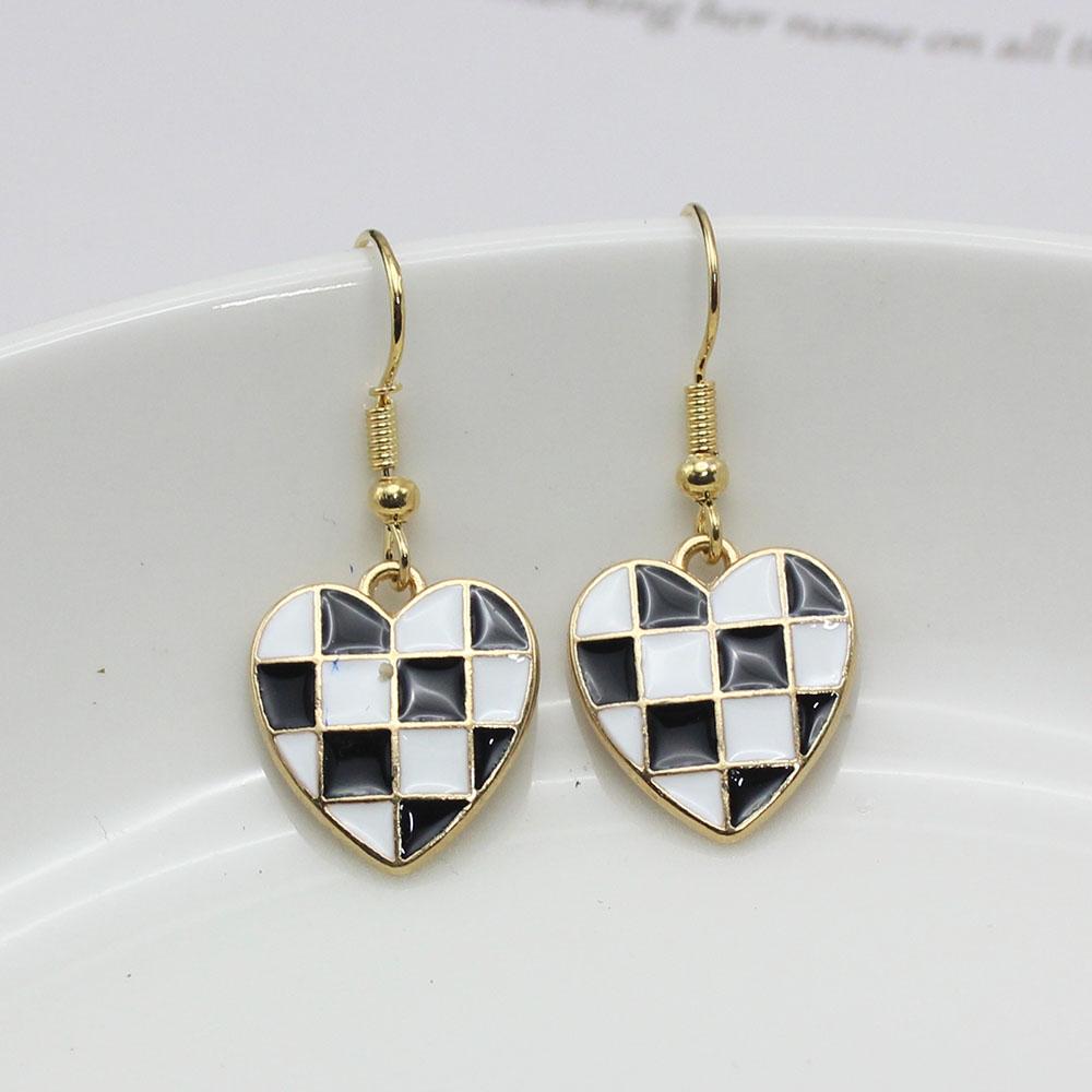 Black and White Checkerboard Heart Shaped Dangle Earring for Women Enamel Zircon Temperament Kids Christmas New Year Gift