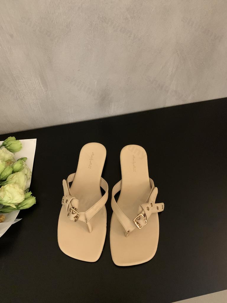 Fashion French Style Retro Belt Buckle Design Flip Flops for Women 2025 Summer Open Toes Comfortable Fashion Slippers Beach Flat Sandals