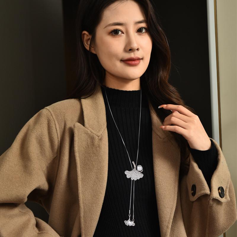 Long Stylish Ginkgo Leaf Sweater Chain Necklace For Women With Charming Detail Pearl