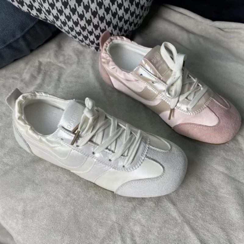 Classics Women's Vulcanize Shoes Outdoor Walking Low Heel Lace Up Sneakers Versatile Ladies Casual Shoes