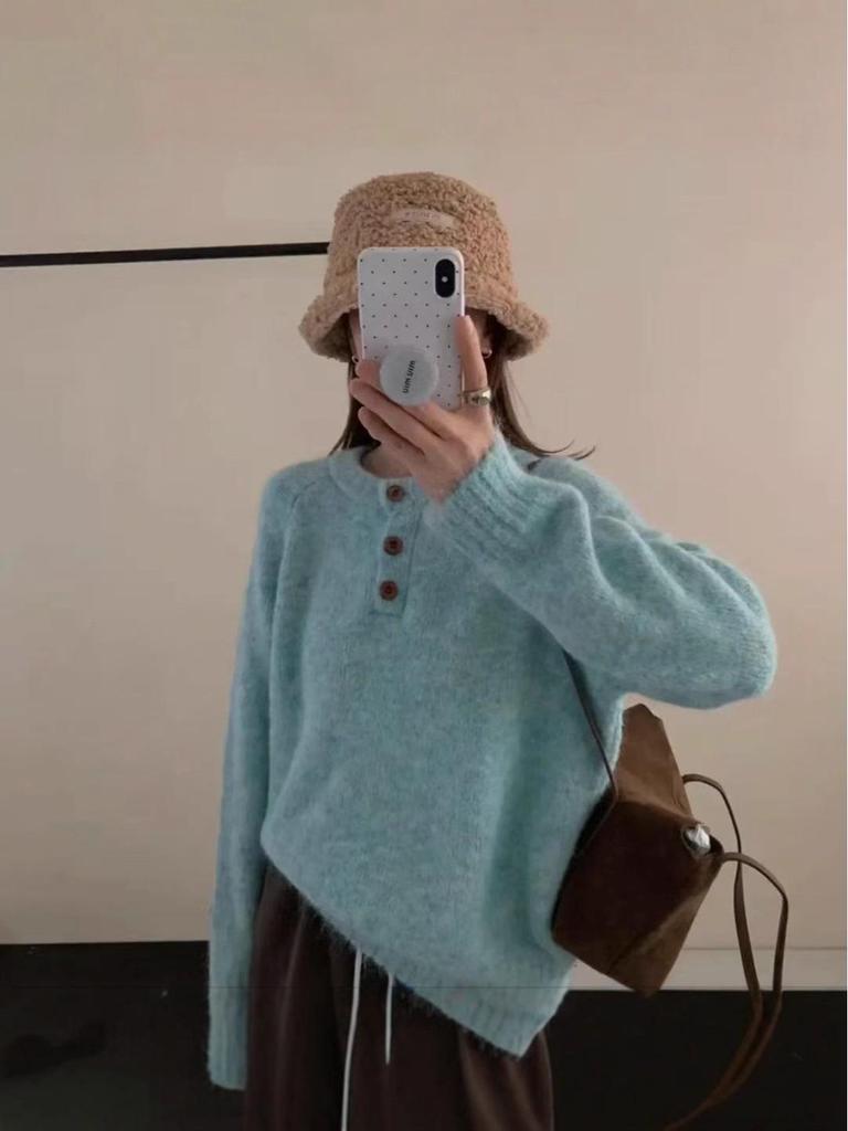 Sweter damski z miękkiej dzianiny koreańskiej z okrągłym dekoltem i częściowym rozpięciem - Przytulny styl jesienno-zimowy