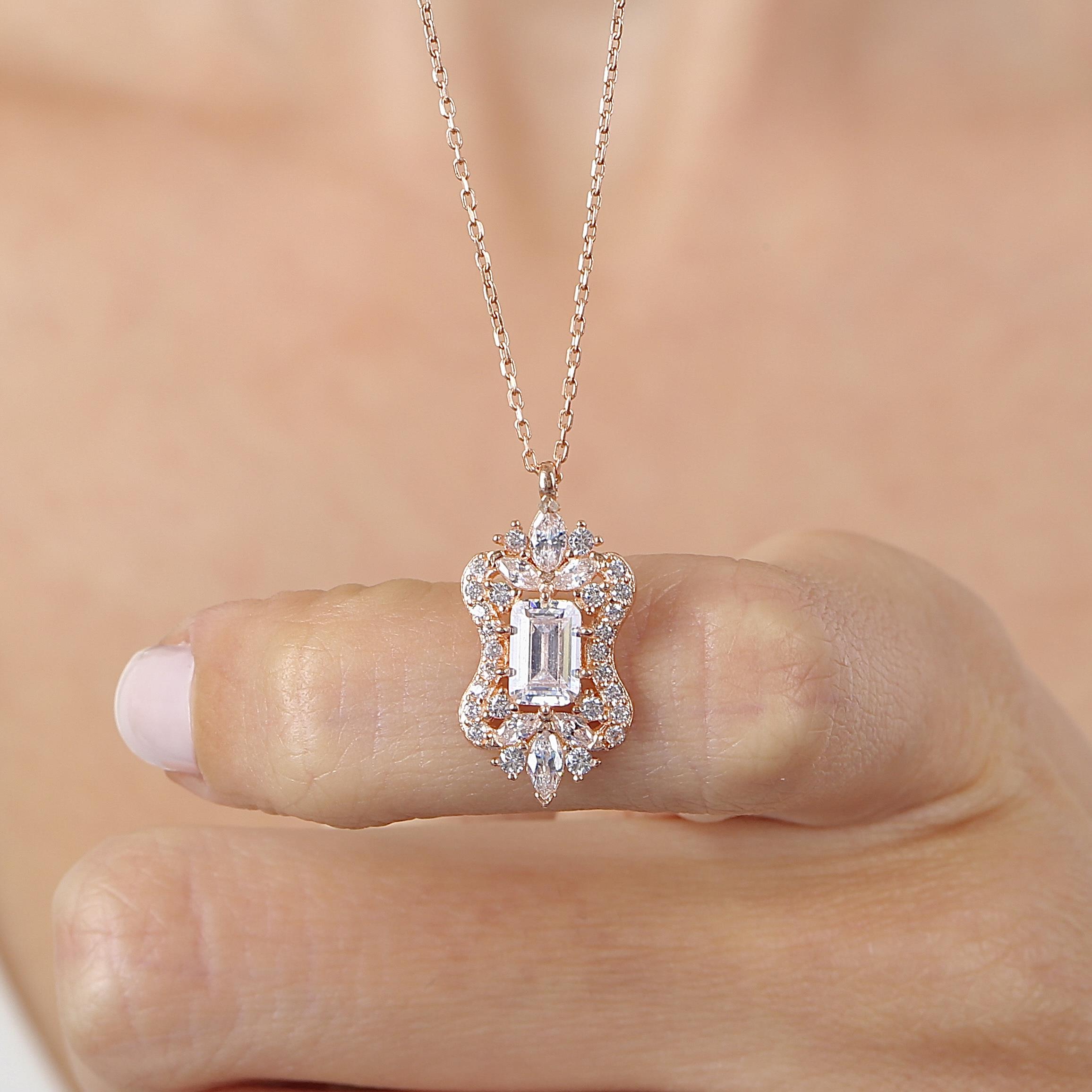 

Işıltı Klasiği Rose Renk Vintage Gümüş Kolye