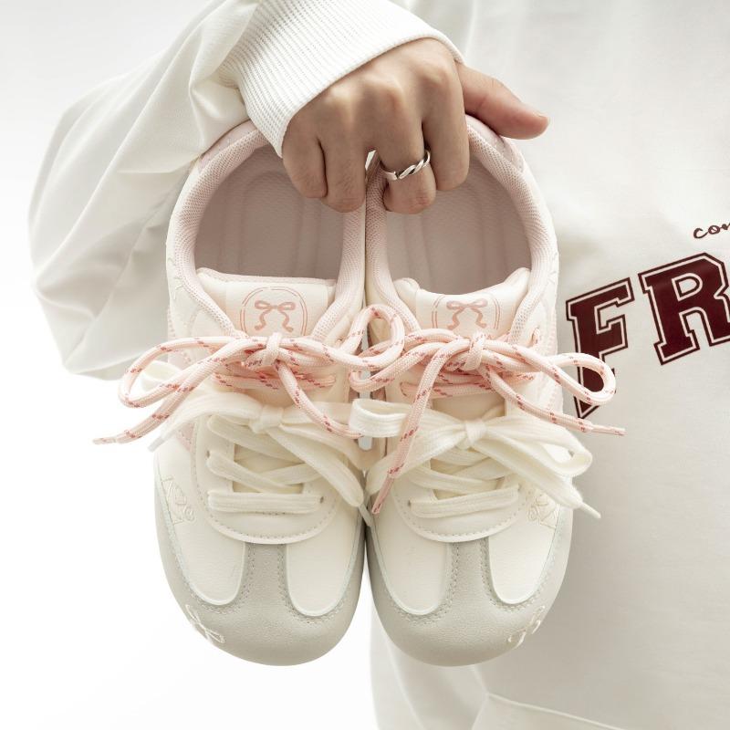 Uformelle flate sko Koreansk stil Mote Damesko Allsidige fritidssko Nisjedesign Hvite sko