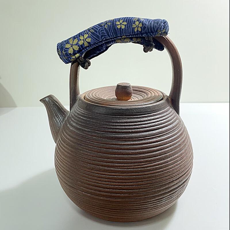 Керамический чайник из вулканического камня