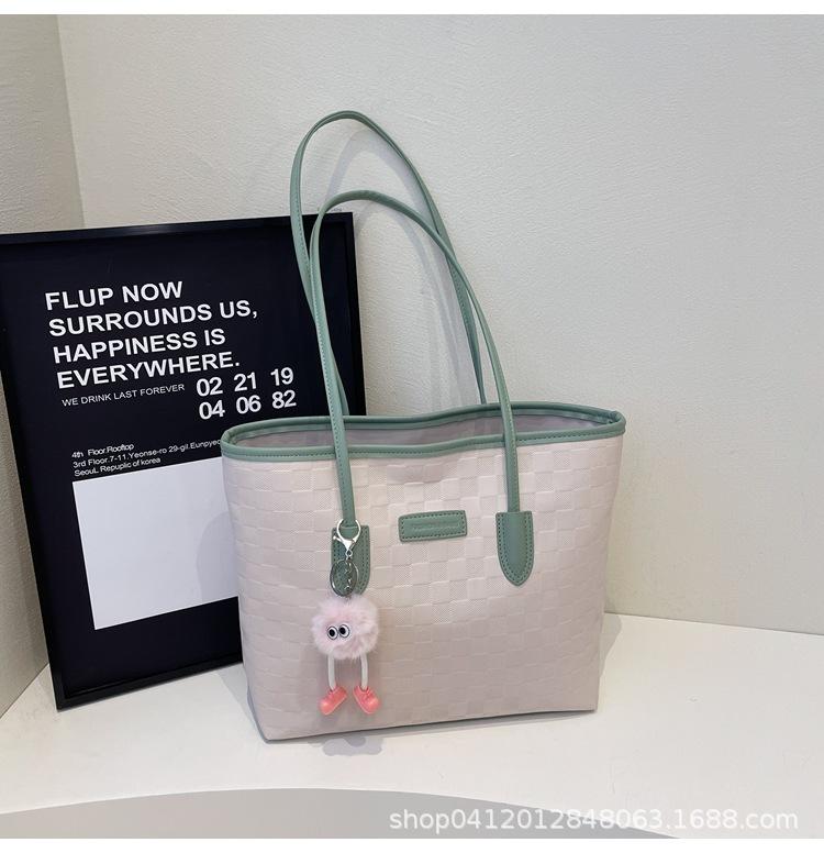 

Casual foreign style versatile large-capacity bag 2025 new women s bag fashionable commuter shoulder bag premium tote bag