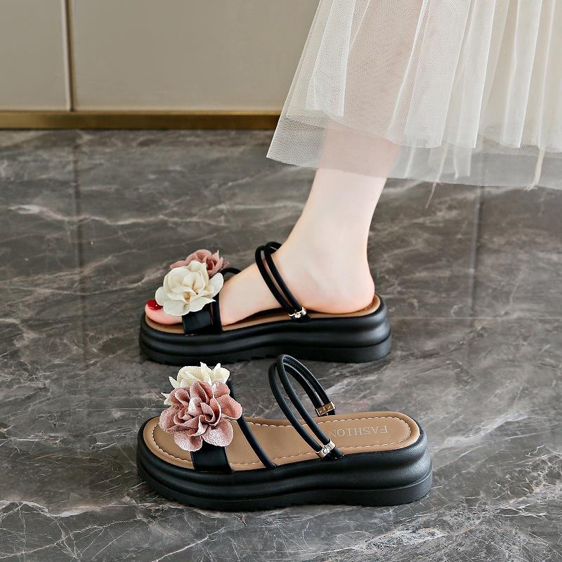 In the summer of 22, the new round head solid color large size European and American style flower one-word thick-bottomed cool slippers