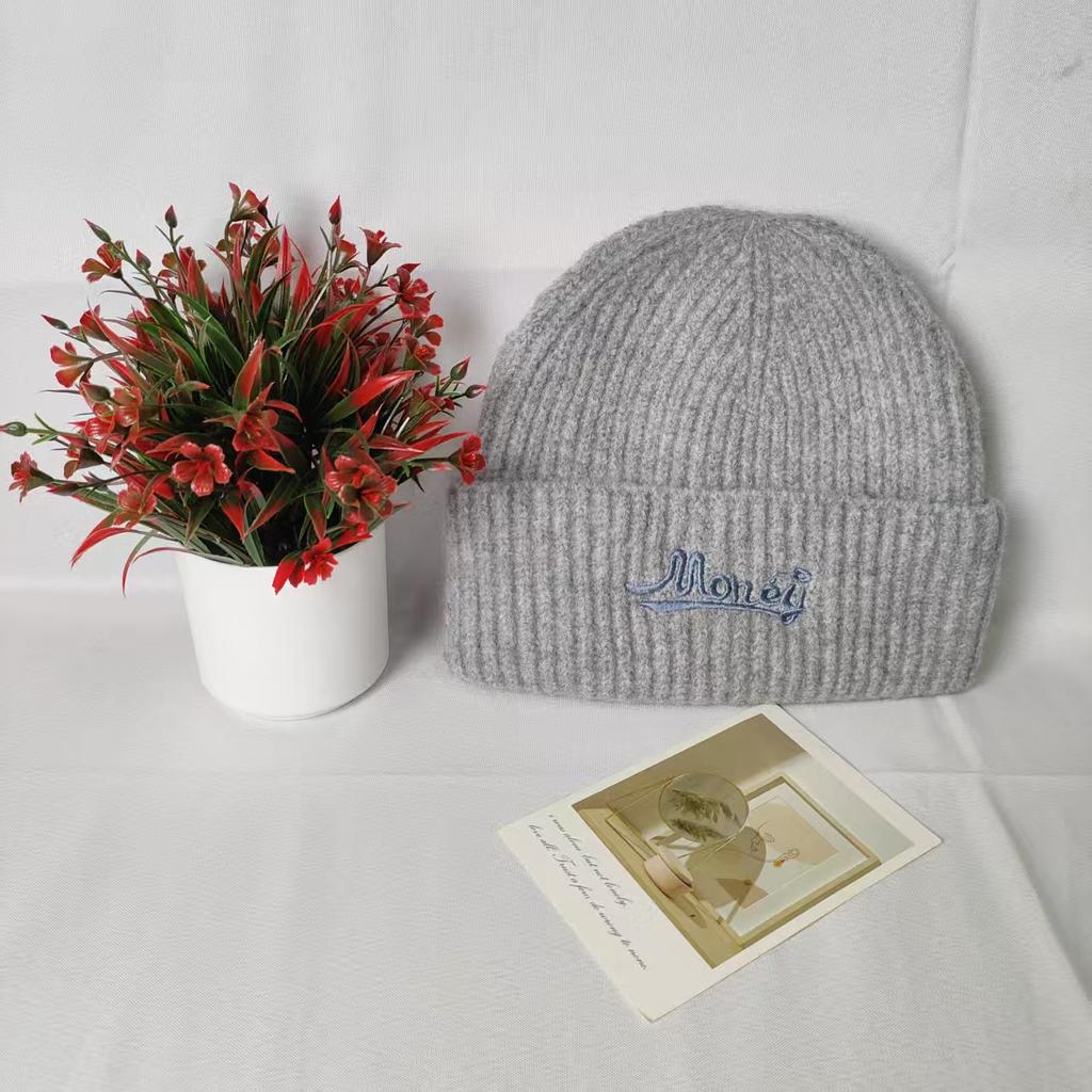 Hat men's and women's autumn and winter new wool hat embroidered letters fashion knitted hat warm thickened cold hat ear protector