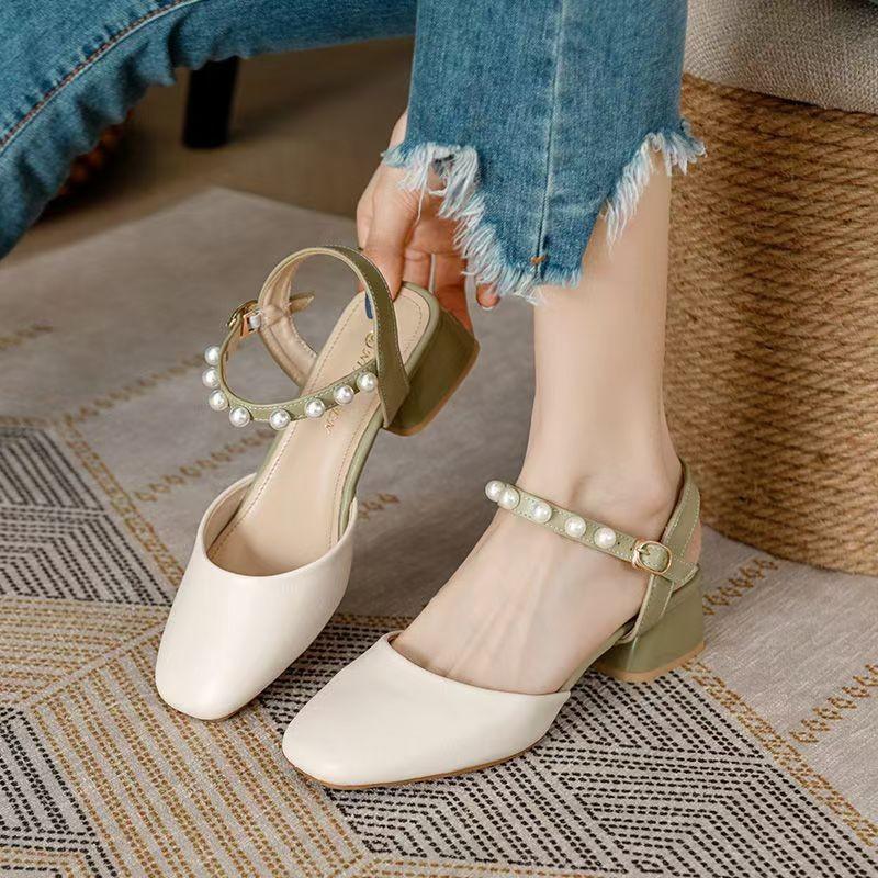 

Summer Baotou pearl gentle square head sandals women s new one-word buckle with thick heel medium heel women s shoes 35 бежевый