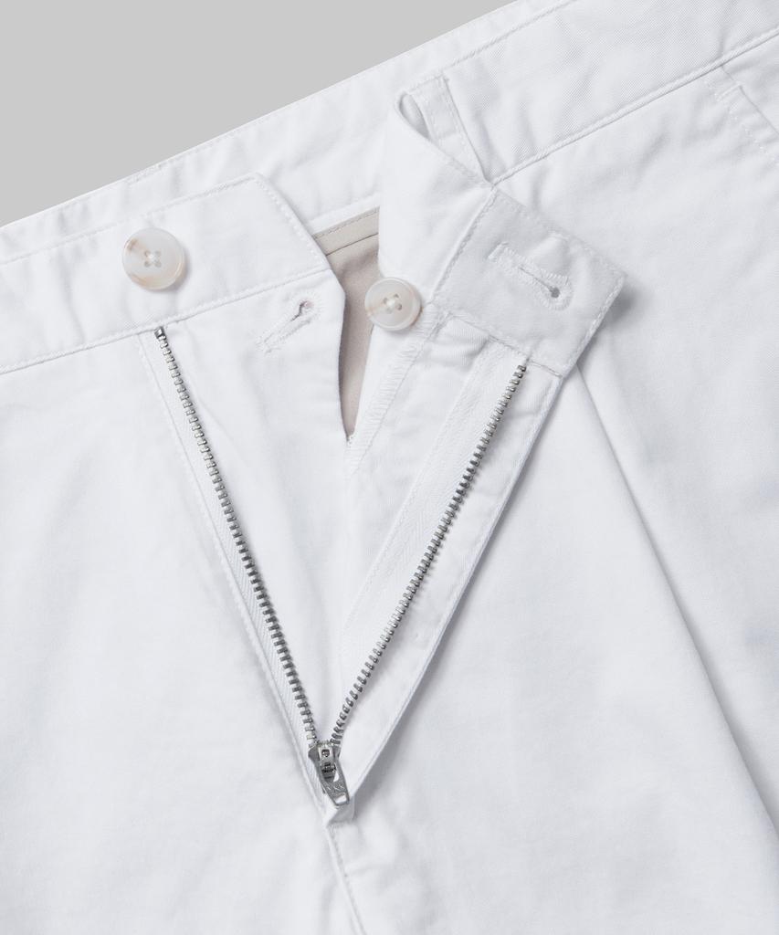MUSINSA STANDARD Wide Fit Chino Shorts [White]