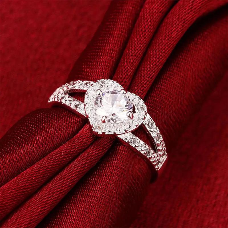 2025 Hübsche 925 Silberfarbe Kristall romantisches Herz Diamantringe Für Frauen Mode Party Geschenke Luxus Hochzeitsaccessoires Schmuck