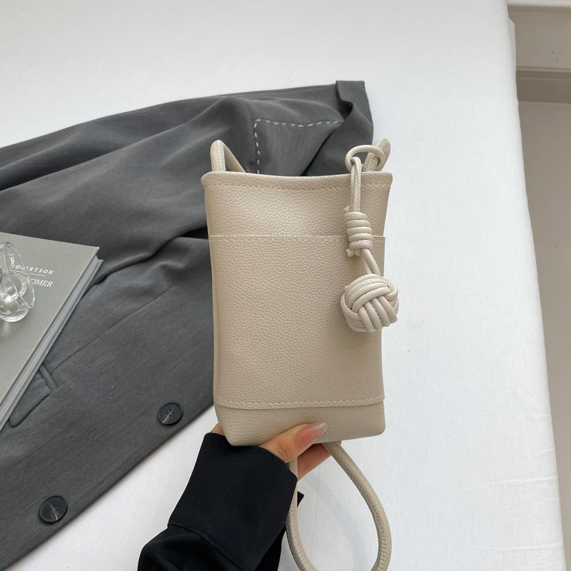 Niche new casual messenger bag vertical mobile phone bag simple and fashionable shoulder bag women's lightweight solid color versatile