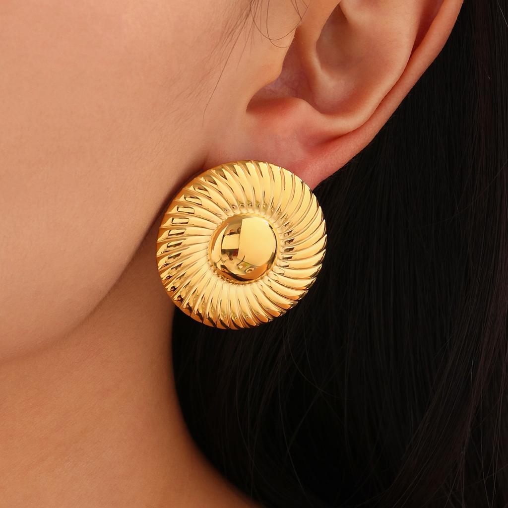 Nivora Streifen Metall Textur Hutform Edelstahl Poliert Stecker Ohrringe Für Frauen Allergie Vorbeugen Tägliche Trageohrringe Zirkon