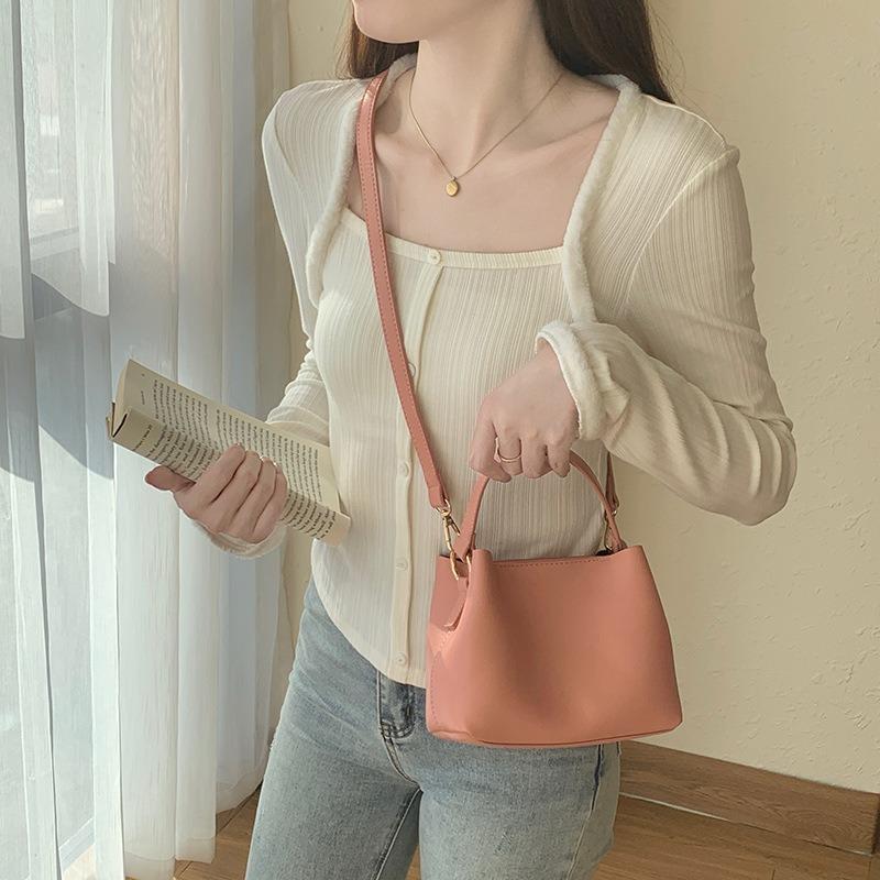 Summer new crossbody bucket bag mini handbag niche strawberry powder Korean temperament high-end small bag