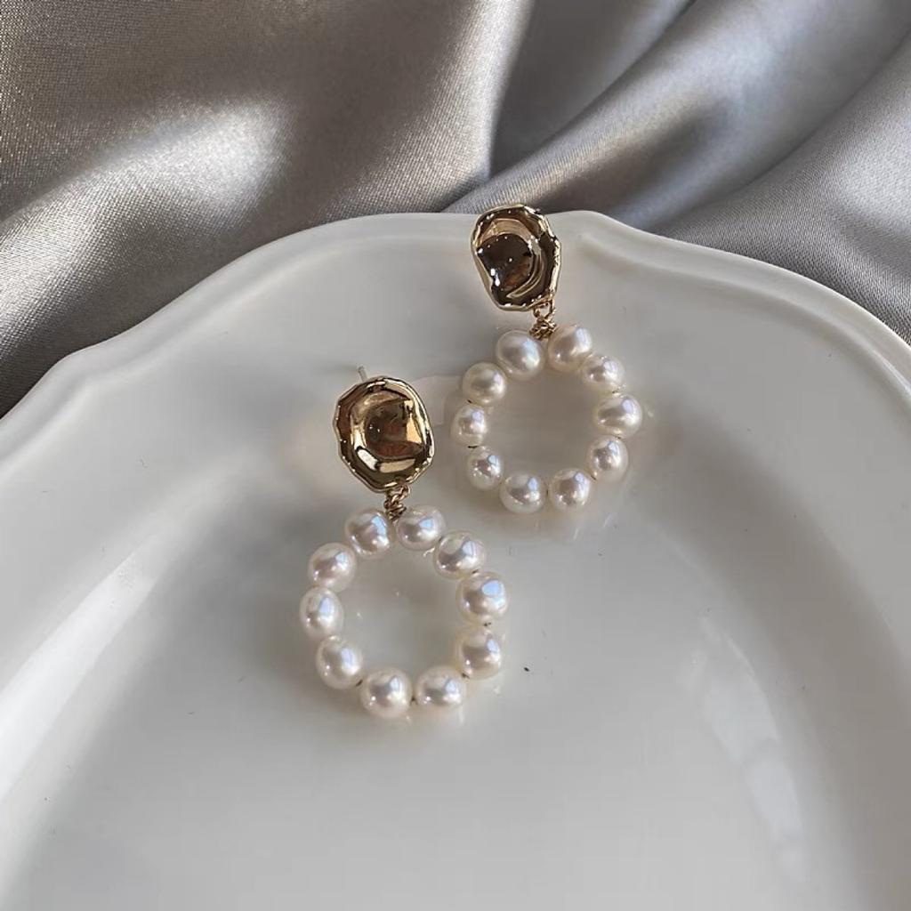 Natural freshwater pearl French earrings women's high-end stud earrings light luxury earrings retro romantic temperament versatile earrings