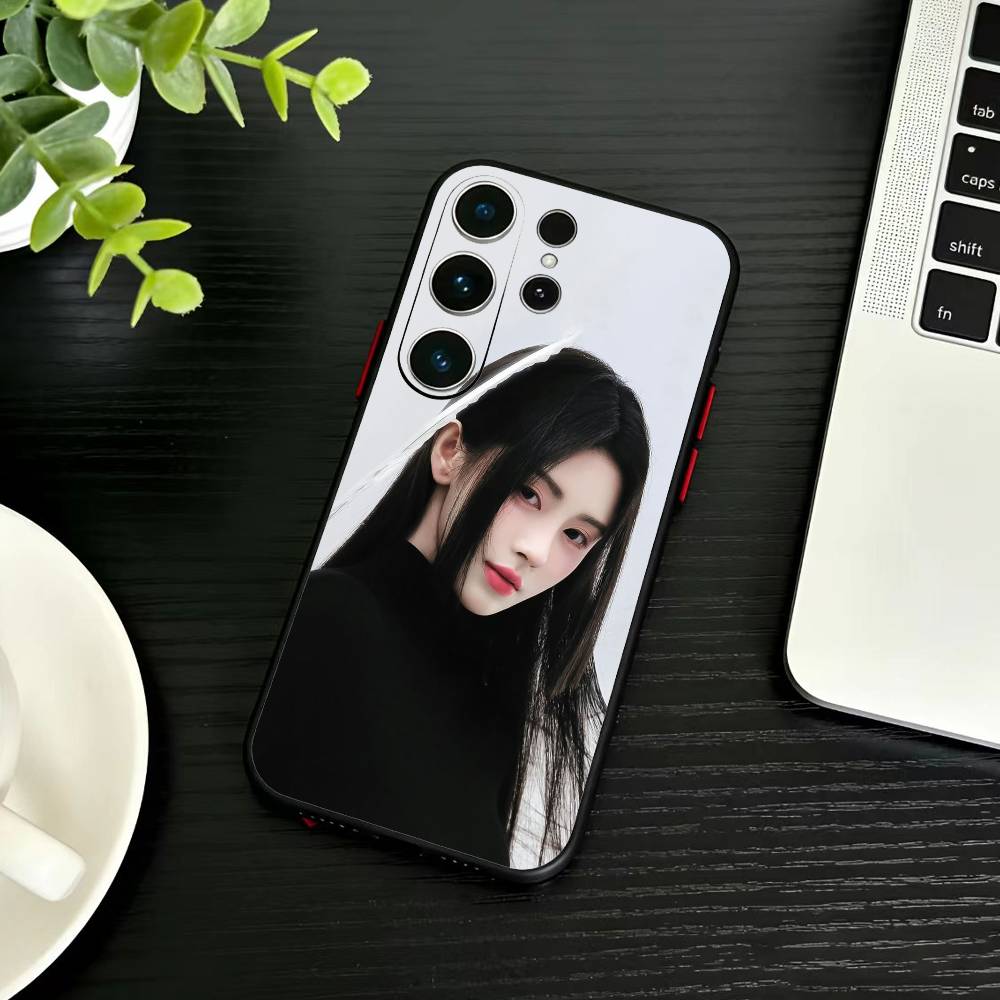 

Ju Jingyi K- Kiku Phone Case For Samsung S26,S25,S24,S23,S22,S21,S20,Ultra,Plus,FE Black Soft Cover Samsung S24