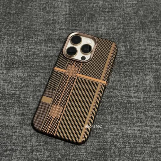 Case Funda for iPhone 16 17 Pro Max 15 Mountain Relief Carbon Color Hard Magnetic Phone Shell Independent Button Protective Hull