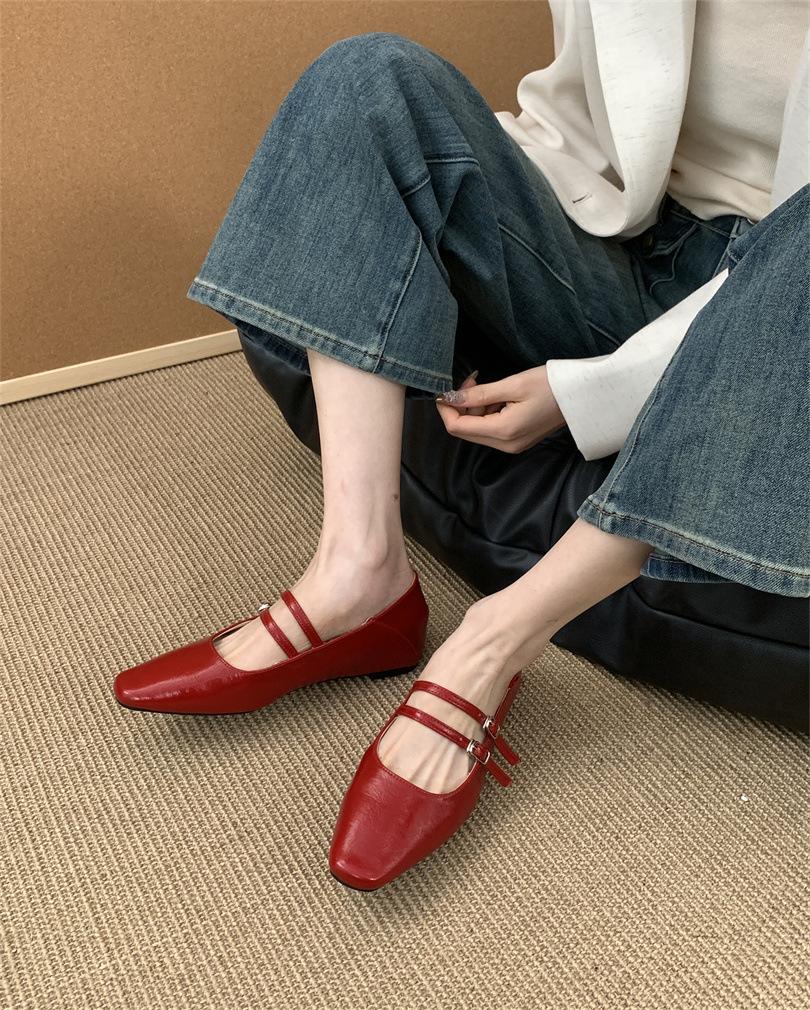 

Корейская версия универсальных туфель Мэри Джейн с квадратным носком и двойной пряжкой, женские новые туфли для работы, как легкий вечерний бриз, туфли бабушки на низком каблуке с мелким вырезом 39 красный