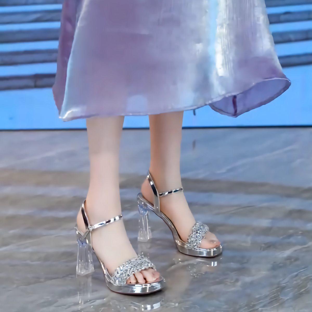 

Korean thick heel rhinestone with sandals women s 2025 summer new fashion versatile and beautiful open-toed high heels 39 срібний
