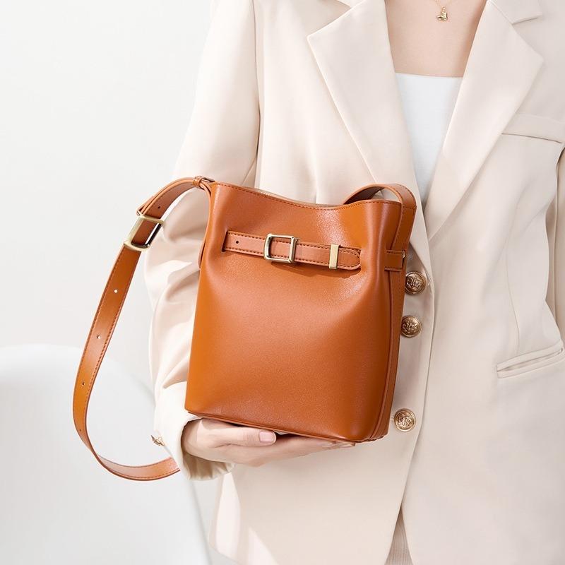 Retro leather women's shoulder bag, premium bucket bag, retro first-layer cowhide messenger bag, women's shoulder messenger bag