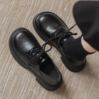 Brytyjski styl czarne małe skórzane buty damskie 2025 wiosna nowe retro podwyższające pojedyncze buty damskie sznurowane mokasyny na miękkiej podeszwie