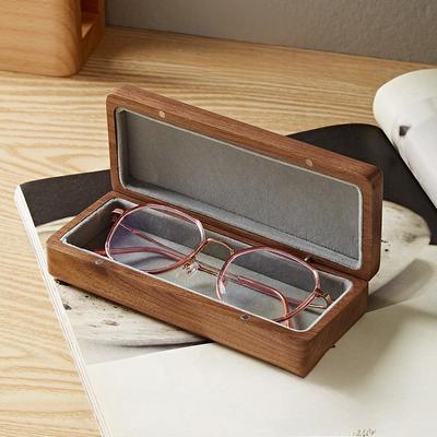 Pudełko na okulary z litego drewna orzechowego - prezent biznesowy dla nauczycieli i przenośne miejsce do przechowywania okularów krótkowzrocznych dla mężczyzn i kobiet