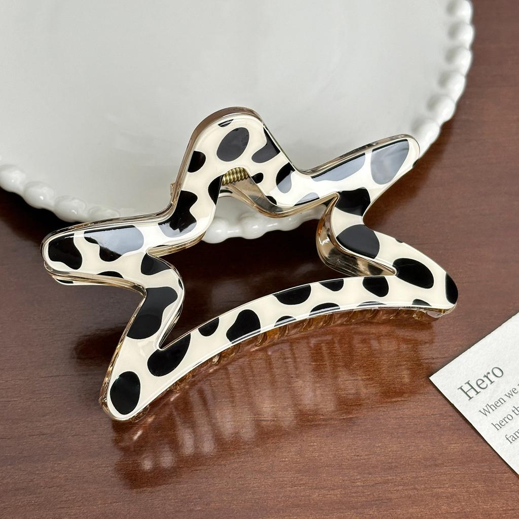 Large Retro Cow Print Hair Claw Clip Elegant Design Ideal For Trendy Hairstyles Womens