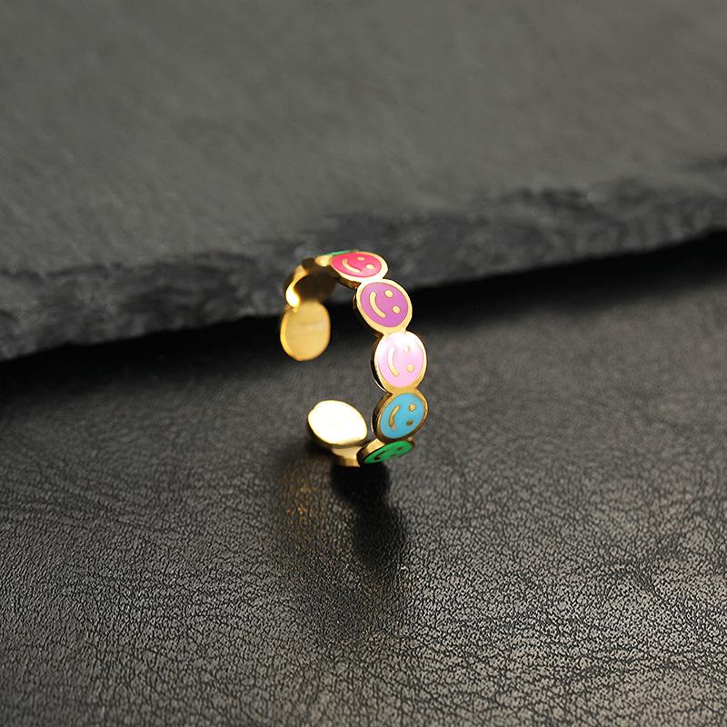 

Красочное кольцо-разомкнутое кольцо с улыбающимся лицом и цветком - нержавеющая титановая сталь, модная бижутерия в корейском стиле для通勤 Size 7