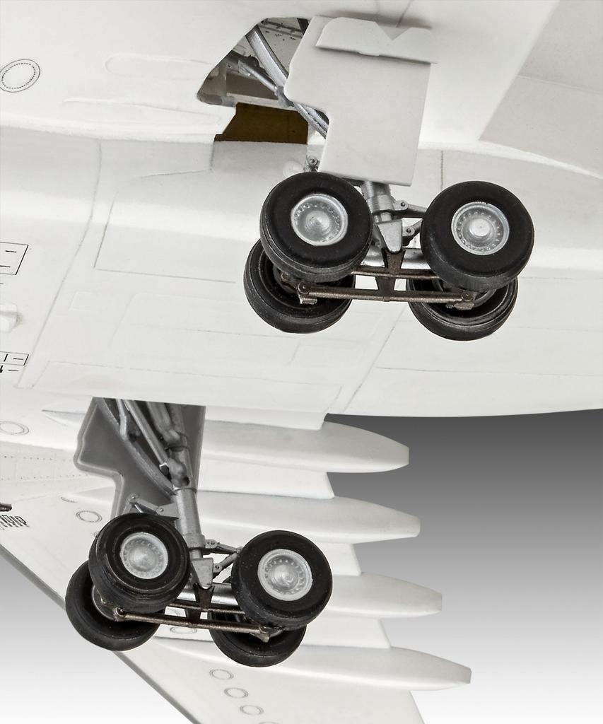 German Revell Scale Airbus Lufthansa New Livery Plastic Model 03816 1/144 A330-300