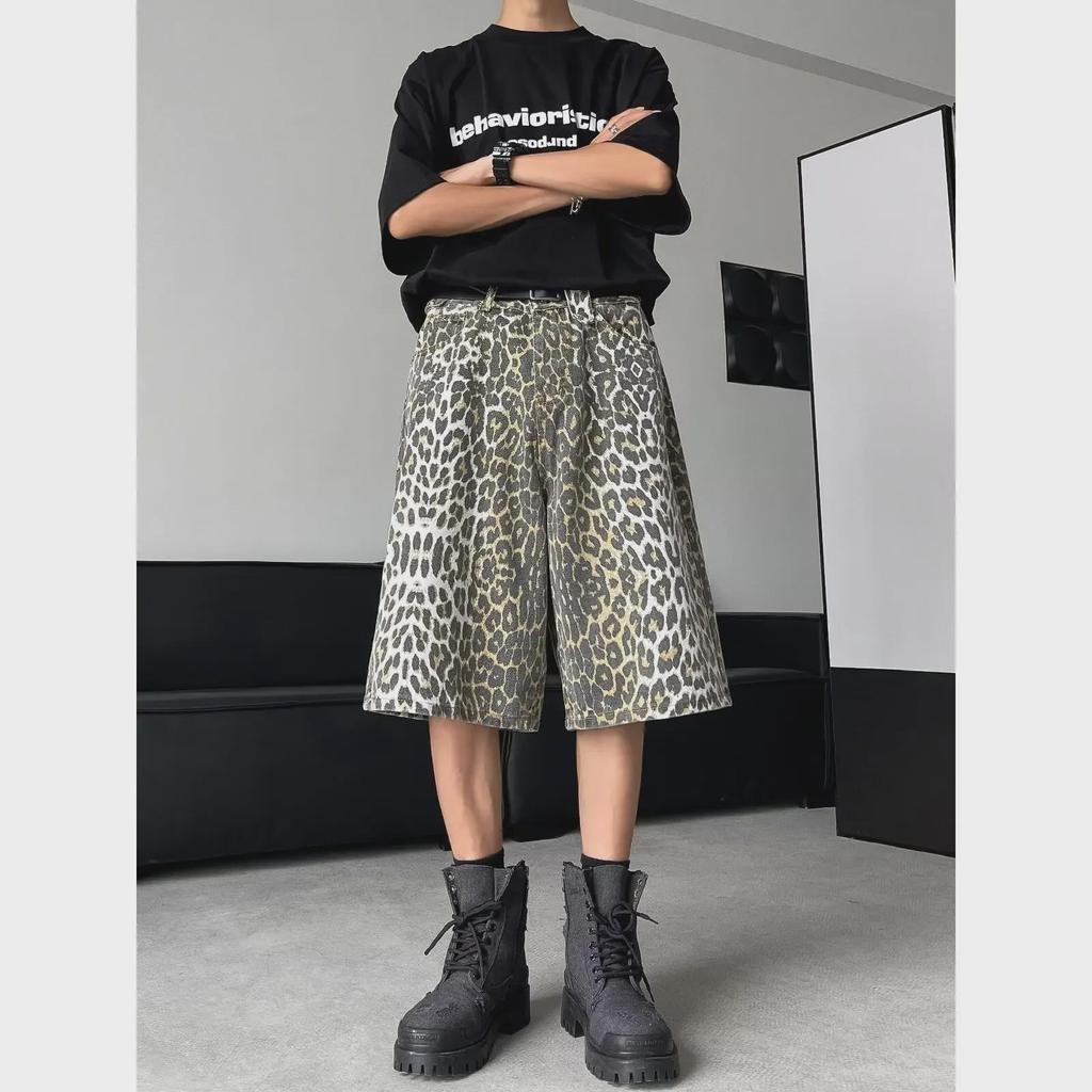 Hong Kong Leopard Print Multi-Pocket Casual Shorts 2024