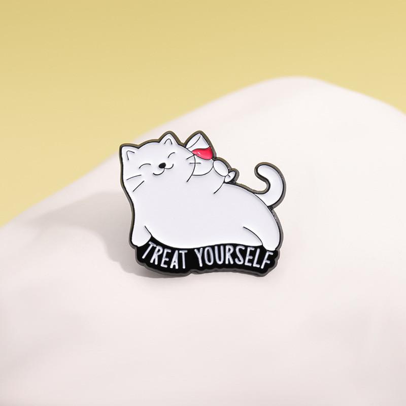 Unique Cartoon Lazy Cat Brooch Creative Flame Design Badge For Decoration Stylish