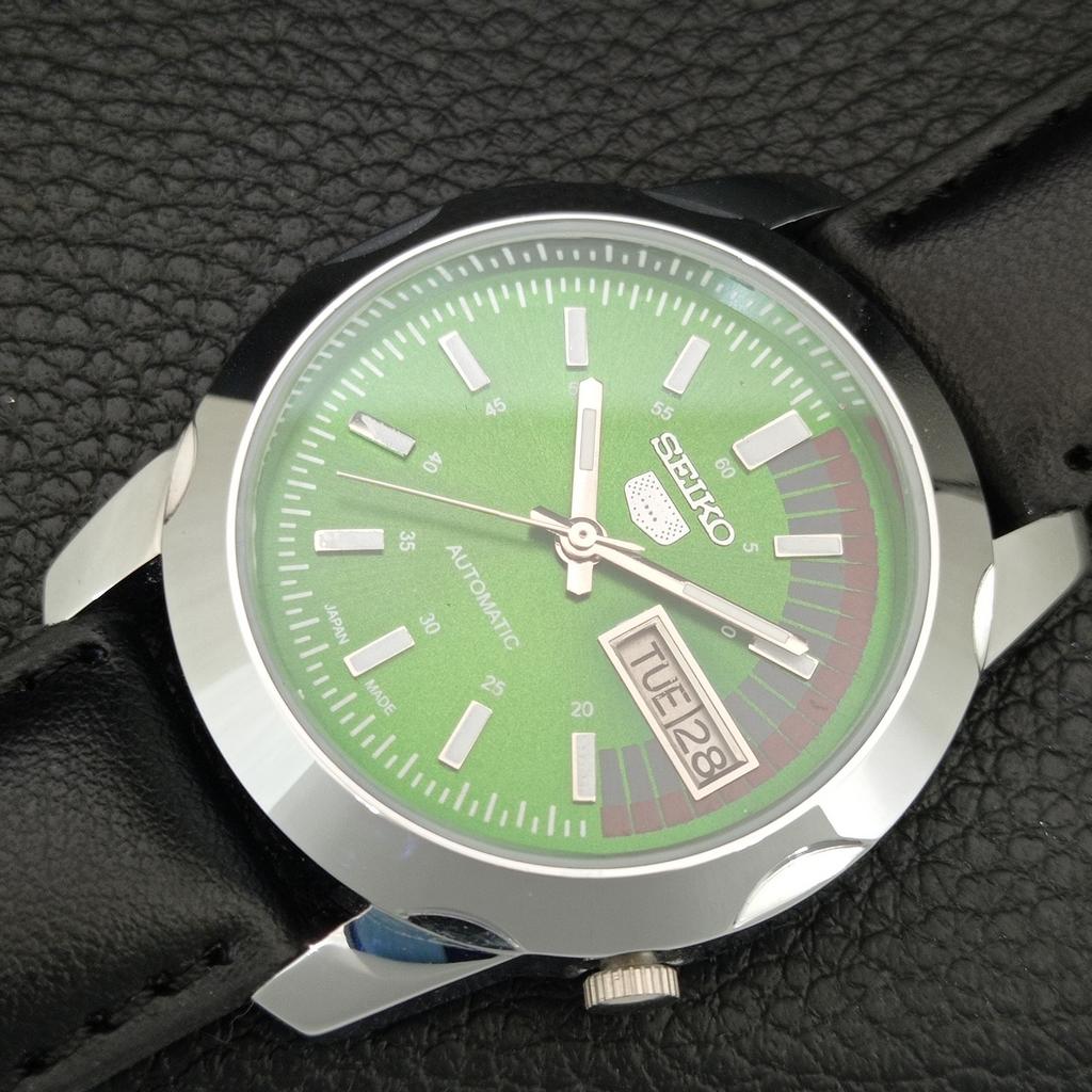 JAPAN VINTAGE REFURBISHED SEIKO 5 AUTOMATIC MENS GREEN DIAL WATCH a445440-1