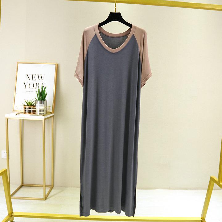 Καλοκαιρινό φόρεμα με φαρδιά λαιμόκοψη από μοντάλ, κοντά μανίκια και πλαϊνά σκισίματα