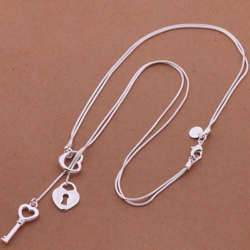 Heart-shaped Key Pendant Necklace, Perfect As A Gift for Celebrations, Suitable for All Seasons with A Sexy Style
