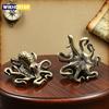 Polpo in ottone Decorazione per la casa Figurine di animali in rame antico Miniature Accessori per ornamenti da scrivania Tavolo creativo Tea Pets Craft