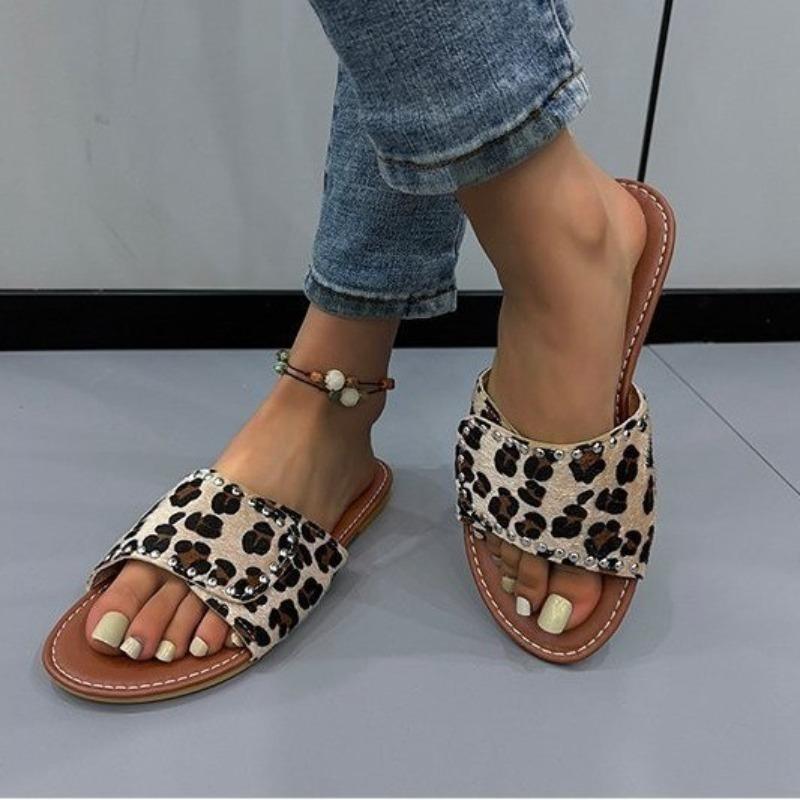 One-word Slippers for Women's New Large-size Leopard Print Rivets, Flat Bottom, and Beach Sandals for Women