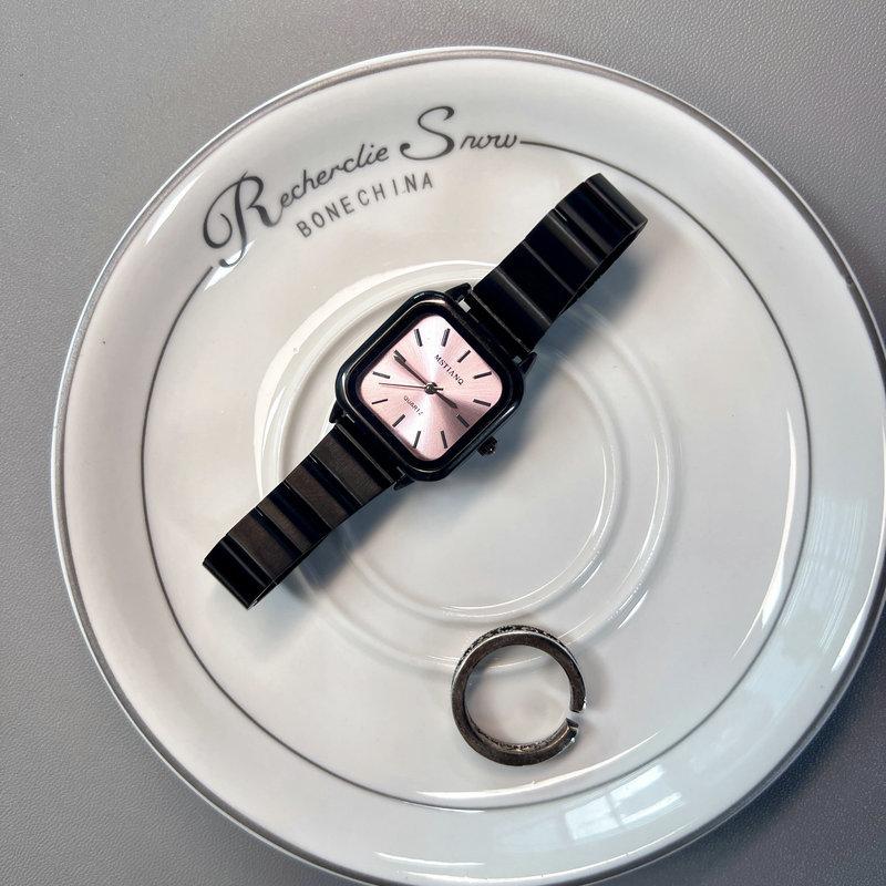 Watch Female Student Style Light Luxury Niche High-End Retro Sense Exquisite Versatile Workplace Square Small Dial Women'S Watch