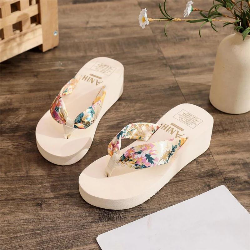Fashion Sandals 2024 Summer New Shiny Diamond Flowers Thick Bottom Slope Heel Round Toe Clip Comfortable Flip-flops Women