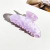 The Oval Hair Clip Exudes A High-end Feel. The Half-tied Shark Clip At The Back of The Head Is A Fashionable Hair Accessory