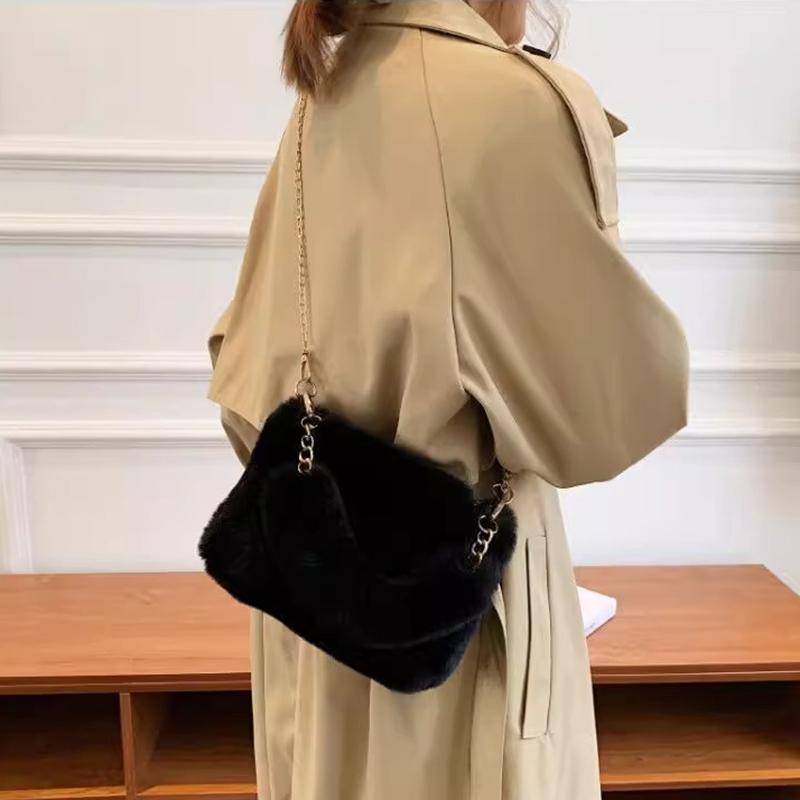 Plyšová taška tote z umelej kožušiny pre ženy Zimná taška cez rameno Ležérne nadýchané crossbody tašky Módna retiazková kabelka Dievčenská mäkká peňaženka