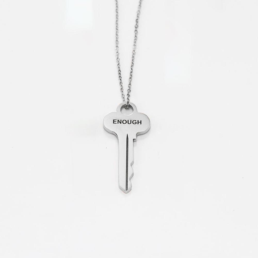 

Ожерелье из нержавеющей стали для женщин, персонализированный кулон с ключом, индивидуальное резное имя, дата, колье, мужские ювелирные изделия, подарки, ожерелья для женщин 45cm белый