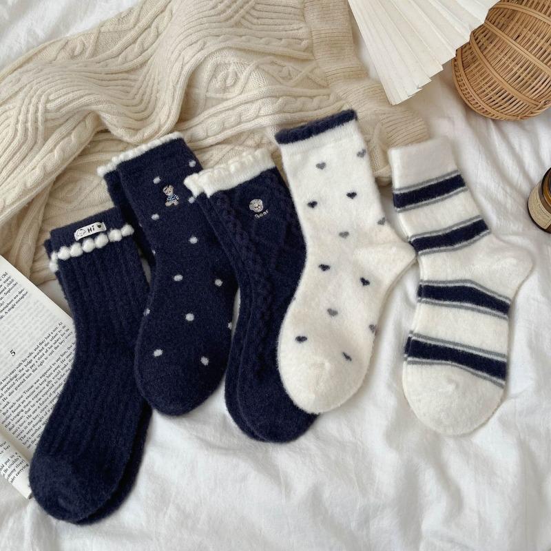 5 pairs Women Navy Bear Australian Velvet Mid Calf Socks Autumn Winter Fleece Thick Warm Heart Lace Trim Indoor Floor Socks Cozy Home Thermal Hosiery