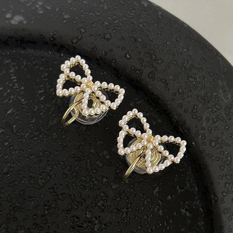 Pearl Mosquito Coil Disc Ear Clips: No-Pierce, Elegant French-Style Earrings for Women