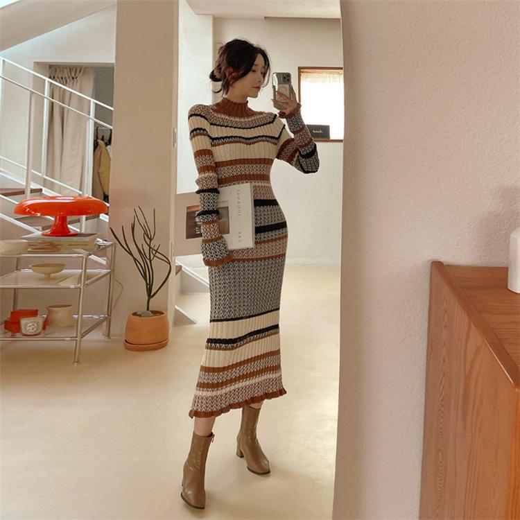 

Длинное трикотажное платье в полоску во французском ретро-стиле на осень/зиму 2025 г. Large