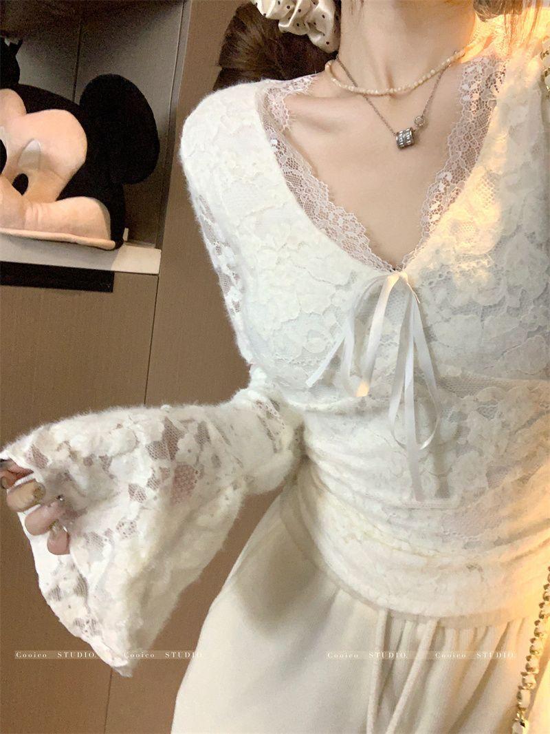 

Pure desire wind lace crochet V-neck long-sleeved top women s autumn and winter velvet thickened sexy horn sleeve bottoming shirt s [recommended within 47.5kg]