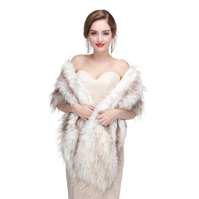 Winterlicher Schal aus Kunstleder, um die Braut bei der Hochzeit warm zu halten