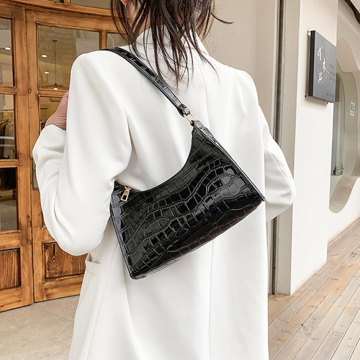 

Women s popular black all-solid-color bag with crocodile pattern, a textured shoulder bag. Simple, individual and fashiable, i чорний