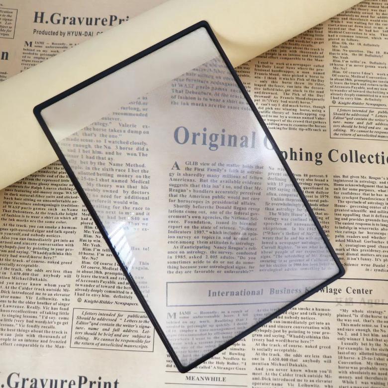 

Large Area Transparent Magnifying Panel Lightweight Reading Aid Sheet for Daily Document Magazine Small Words Enlargement