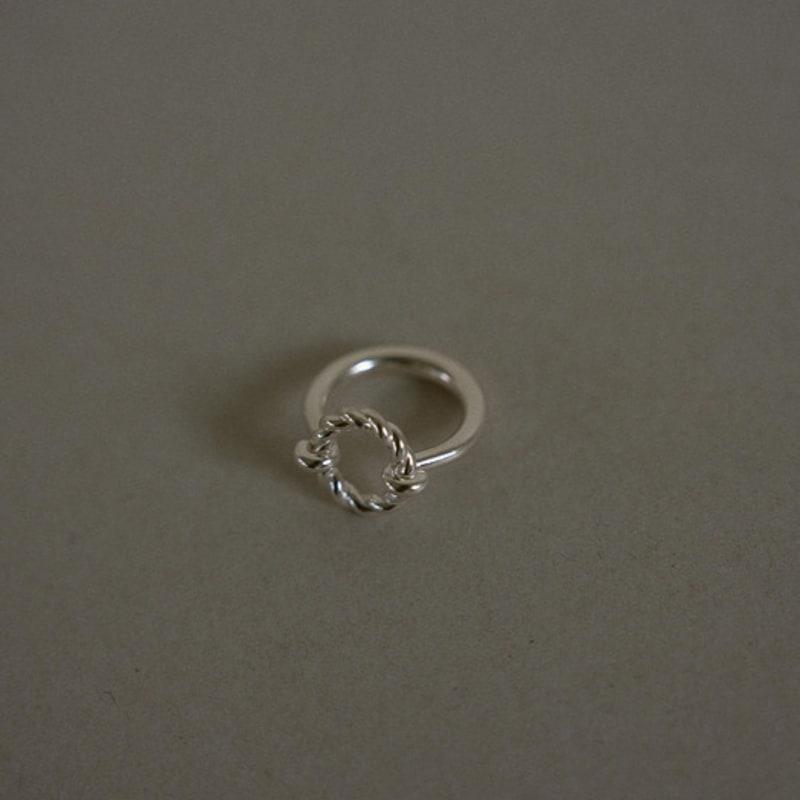 STUDIO LEIGH ANTIQUE OVAL RING