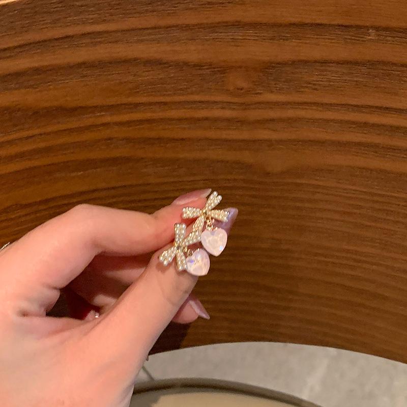 2024 Bowknot Heart Pearl Women's Luxury Stud Earrings: Chic, Elegant Design